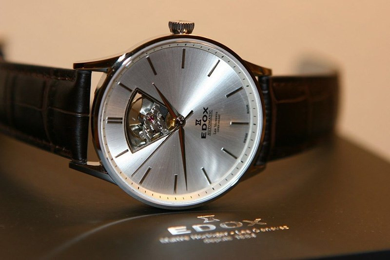 Tính năng kháng nước vượt trội của đồng hồ Edox, phù hợp cho nhiều hoạt động