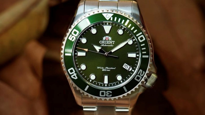 So sánh giá đồng hồ Elgin với các thương hiệu cùng tầm: Orient