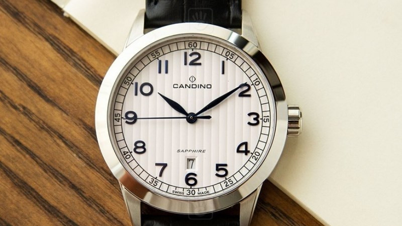 Đồng hồ Candino với mặt số rõ ràng, thể hiện sự tối ưu và hiệu quả trong chế tác đồng hồ Thụy Sĩ