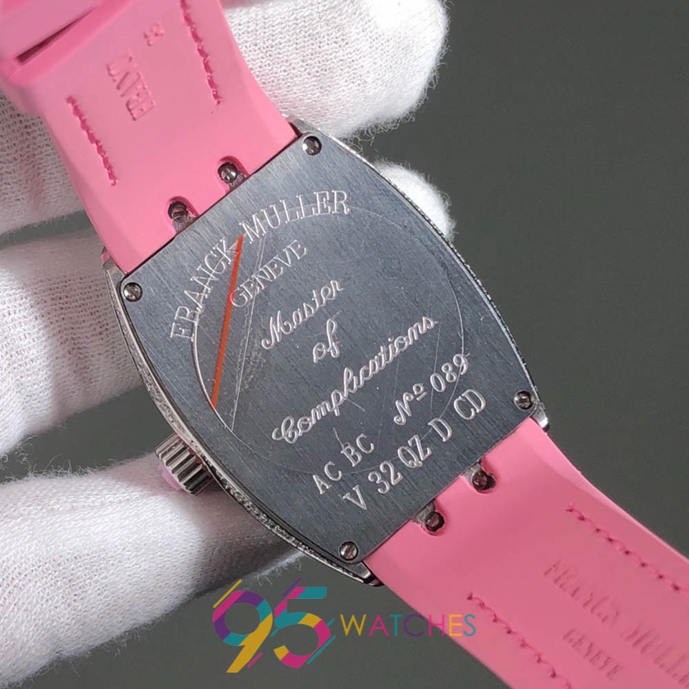 Thiết kế tổng thể tinh xảo và sang trọng của đồng hồ Franck Muller màu hồng.