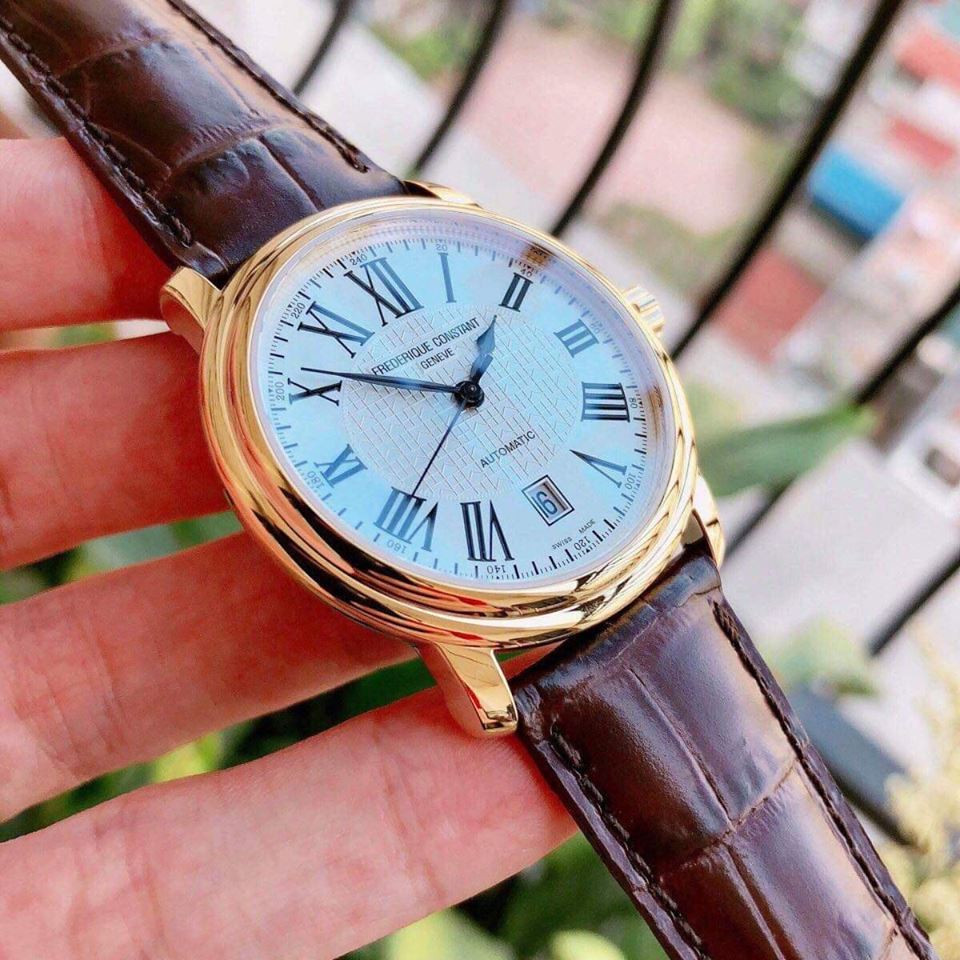 Chiếc đồng hồ Frederique Constant Classic trên tay, thể hiện phong cách cá tính