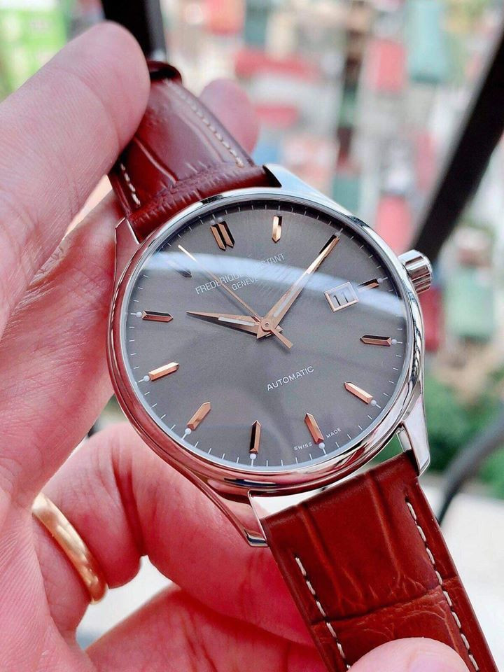 Chiếc đồng hồ Frederique Constant đẹp mắt, thể hiện sự tinh xảo trong chế tác