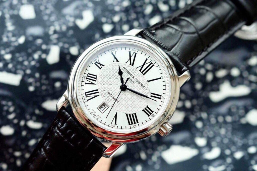 Đồng hồ Frederique Constant nam với thiết kế dây da cá sấu, chất lượng cao