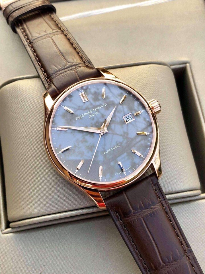 Mẫu đồng hồ Frederique Constant Smartwatch hiện đại và sang trọng