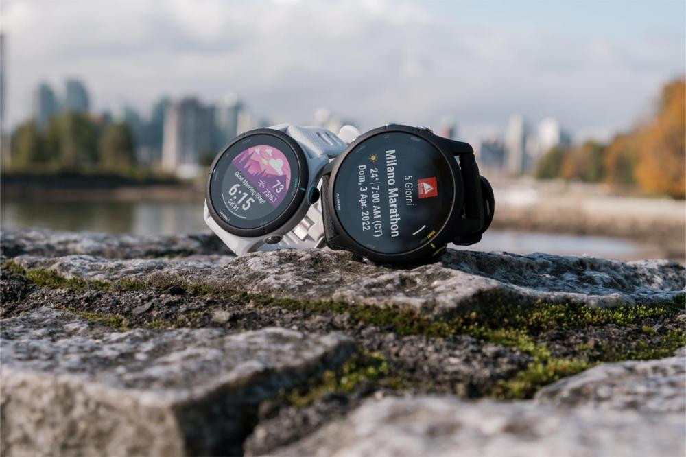Đồng hồ Garmin thông minh với màn hình kỹ thuật số, thể hiện sự đổi mới của các hãng đồng hồ thể thao nổi tiếng