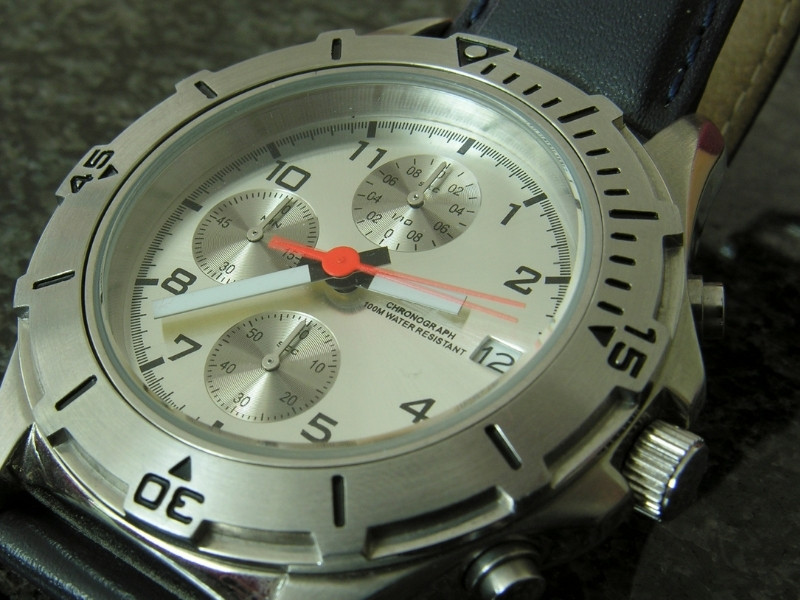 Mẫu đồng hồ 4 kim GMT với khả năng hiển thị nhiều múi giờ khác nhau