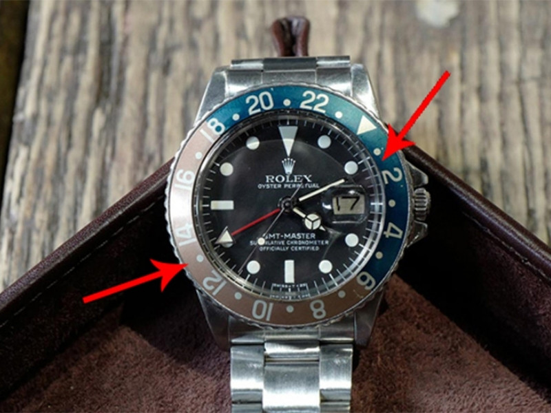 Kiểm tra độ chênh lệch múi giờ trên đồng hồ 4 kim bằng cách đối chiếu kim GMT
