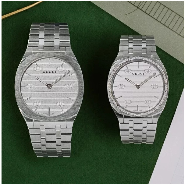 Mẫu đồng hồ Gucci sang trọng trên tay, minh họa mức giá đồng hồ Gucci cao cấp