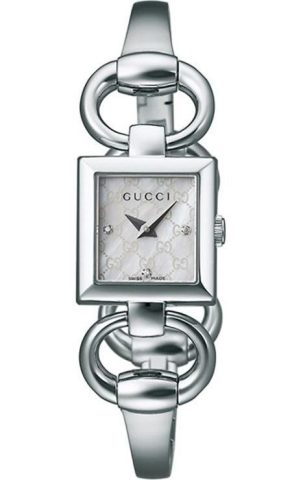 Cách nhận biết đồng hồ Gucci chính hãng qua trọng lượng và cảm giác cầm nắm