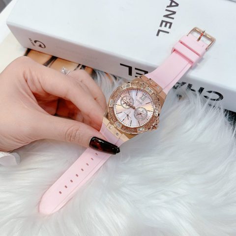 Đồng hồ Guess nữ chính hãng W1053L3 dây cao su màu hồng cá tính