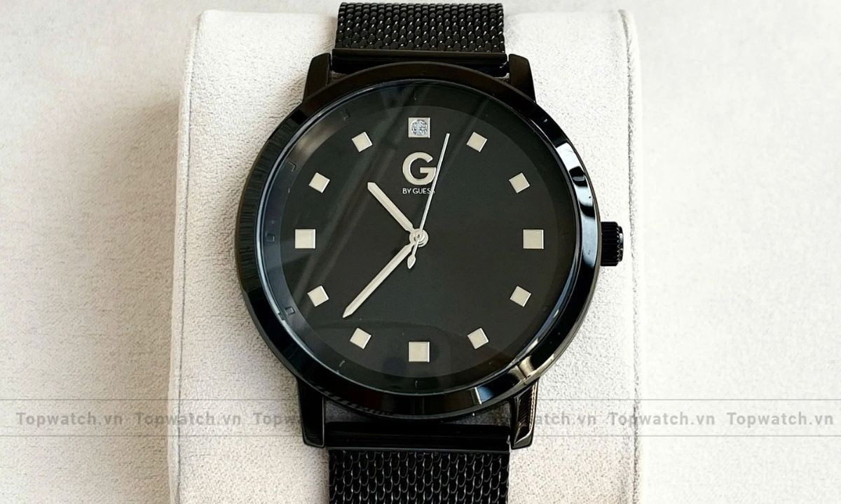 Đồng hồ Guess Quartz G11941G1 nam tính với thiết kế full đen và dây lưới kim loại, mang đến phong cách tối giản mạnh mẽ