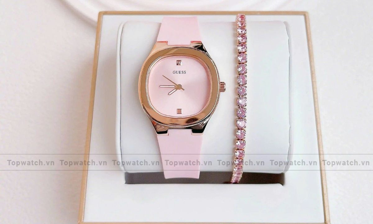 Đồng hồ Guess Quartz GW0658L2 màu hồng pastel, kết hợp vòng tay pha lê, thể hiện vẻ đẹp nữ tính và tinh tế của đồng hồ Guess