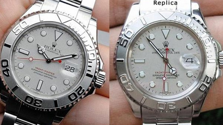 Đồng hồ hàng replica với thiết kế tinh xảo, khó phân biệt với hàng chính hãng.
