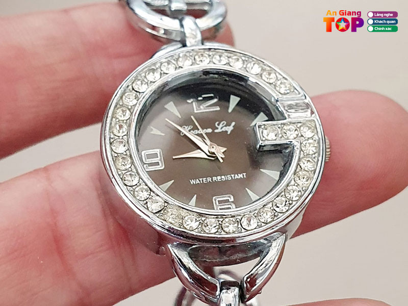 Mẫu đồng hồ nguyên zin tại Đồng hồ Hòa Hưng, cửa hàng đồng hồ gần đây với nhiều ưu đãi.