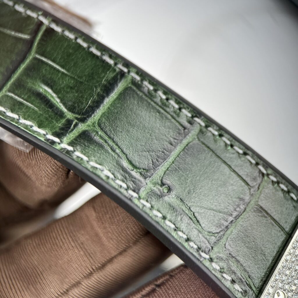 Đồng hồ Hublot Classic Fusion nam màu xanh lá cây trên cổ tay