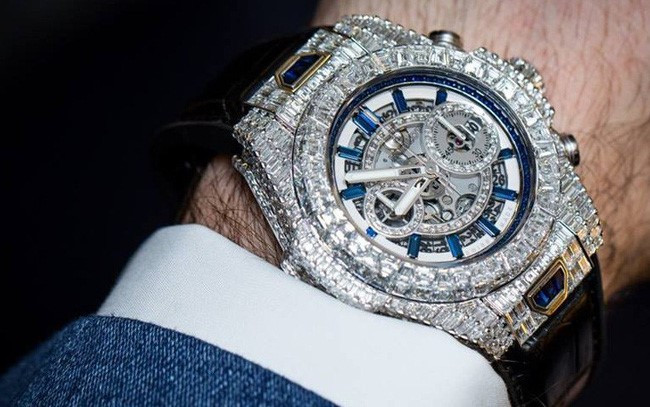 Bộ sưu tập đồng hồ Hublot đính kim cương với đa dạng kích cỡ, phù hợp cho cả nam và nữ.