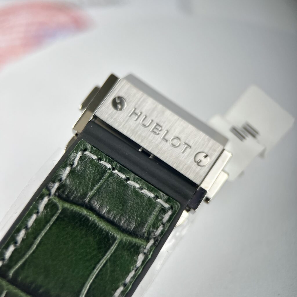 Chi tiết đồng hồ Hublot nam xanh lá cây chất lượng cao