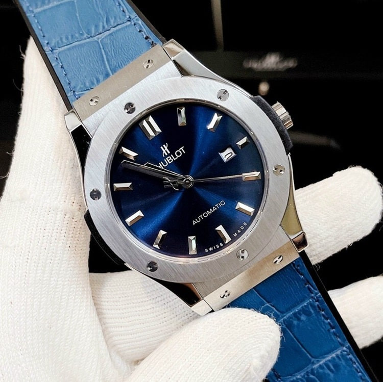 Đồng hồ Hublot giá 2 triệu màu xanh dương nổi bật