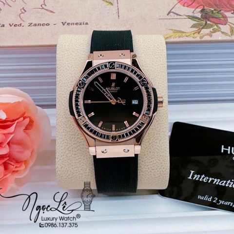 Đồng hồ Burberry Nữ Dây Kim Loại: Biểu Tượng Sang Trọng và Tinh Tế