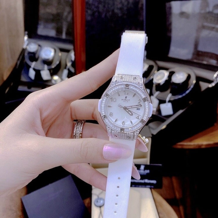 đồng hồ Hublot nữ nạm kim cương đa dạng phong cách
