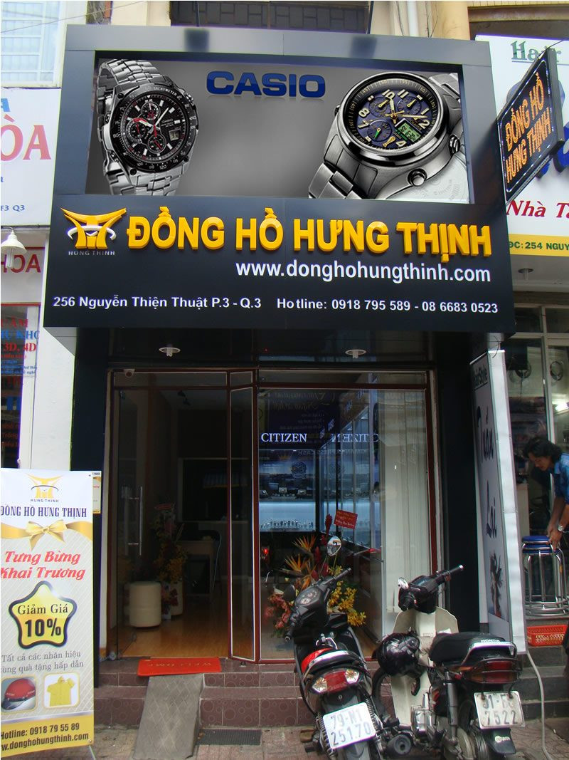 Showroom Đồng hồ Hưng Thịnh, một trong những địa chỉ đáng tin cậy để tìm mua đồng hồ Seiko 5 chính hãng.