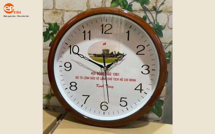 Đồng Hồ In Hình Theo Yêu Cầu: Tạo Dấu Ấn Cá Nhân Độc Đáo Của Riêng Bạn