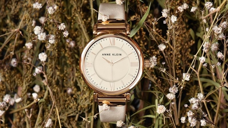 Thương hiệu đồng hồ Anne Klein đến từ Mỹ, tương tự Julius