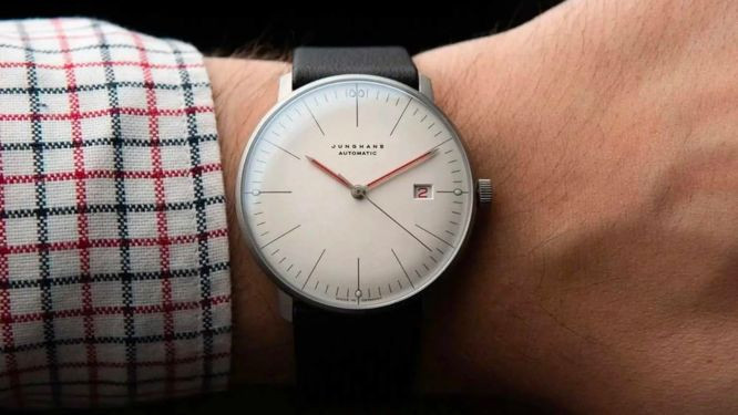 Đánh giá chi tiết đồng hồ Junghans có tốt không qua các tính năng