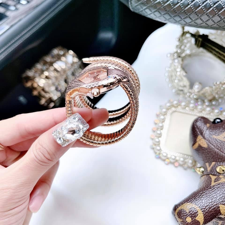 Đồng hồ Just Cavalli đầu rắn quấn hai vòng, toát lên vẻ quyến rũ