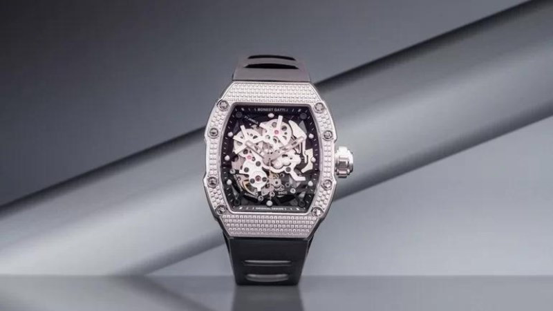 Dây đeo da cao cấp của đồng hồ Lobinni với đường may tinh tế