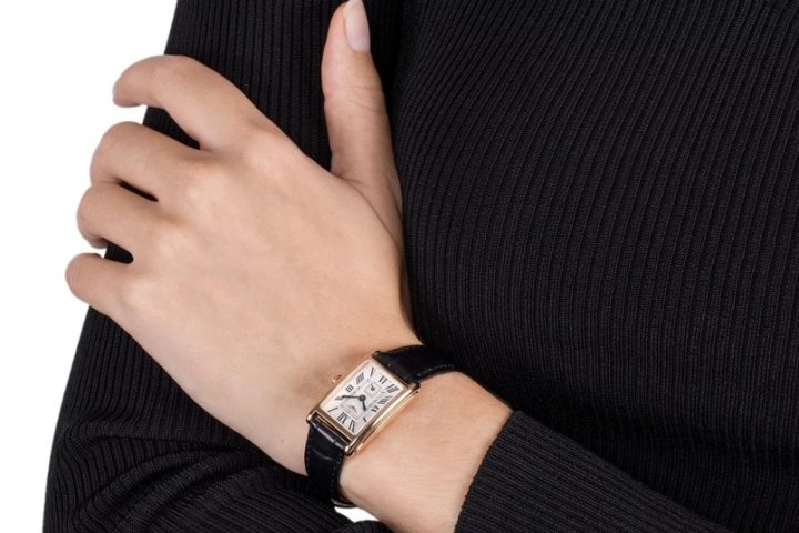 Đồng Hồ Nữ Mặt Vuông Hàng Hiệu: Nâng Tầm Phong Cách, Khẳng Định Đẳng Cấp Phái Đẹp Đồng Hồ Nữ Mặt Vuông Hàng Hiệu: Nâng Tầm Phong Cách, Khẳng Định Đẳng Cấp Phái Đẹp