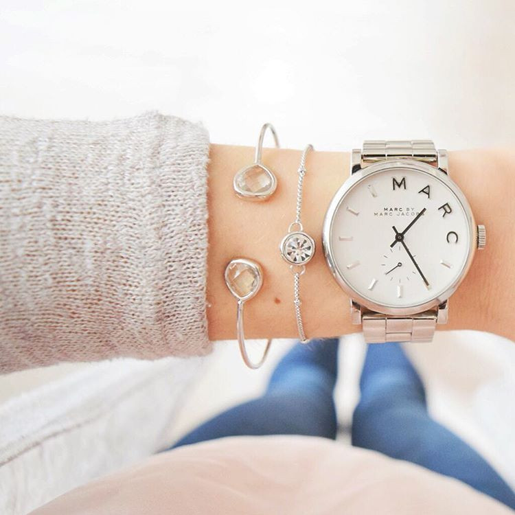 Đồng hồ Marc Jacobs với bộ máy Quartz và Automatic, đánh giá chất lượng