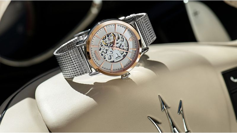 Đồng hồ Maserati Classic với mặt số tối giản và dây da sang trọng