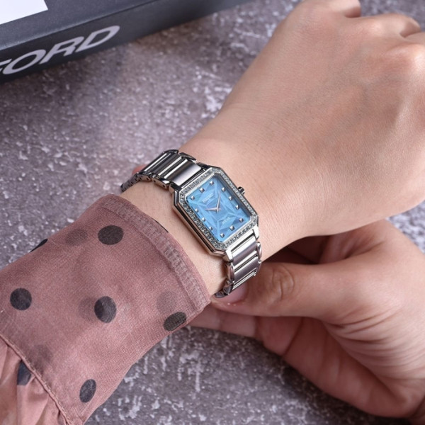 Đồng hồ Seiko SUP451P1 mặt chữ nhật dây kim loại với mặt số xanh họa tiết