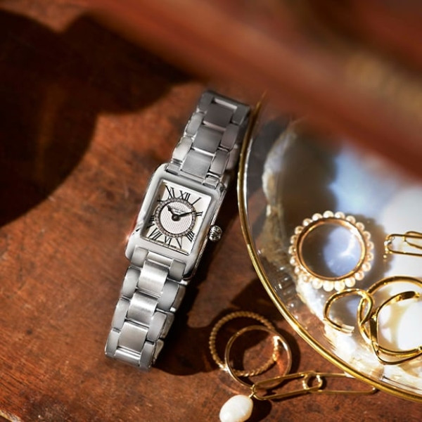 Đồng hồ Frederique Constant Classics Carree Ladies FC-200MC16B với mặt chữ nhật cổ điển và dây kim loại bạc