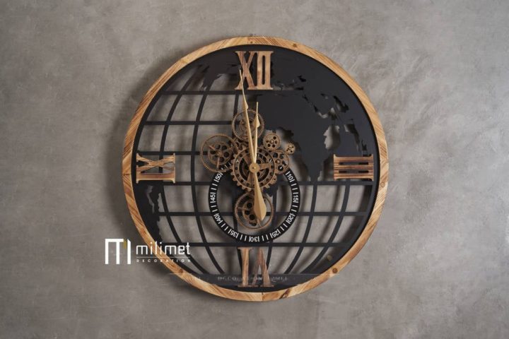 Đồng hồ số la mã đẹp hình quả địa cầu và viền gỗ, điểm nhấn nội thất sang trọng