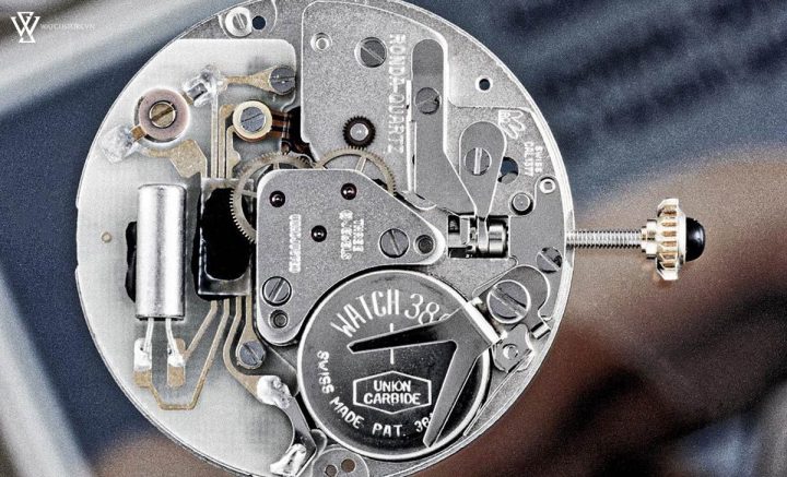 Đồng hồ máy Quartz là gì? Giải mã công nghệ thạch anh và ưu nhược điểm