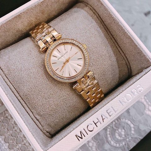 Đồng hồ Michael Kors nữ đính đá: Biểu Tượng Của Vẻ Đẹp Sang Trọng và Phong Cách Tinh Tế