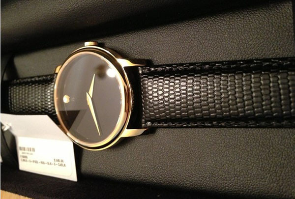 Dây đeo đồng hồ Movado Bold với chi tiết tinh xảo, chất lượng cao, ảnh hưởng đến giá đồng hồ Movado Bold