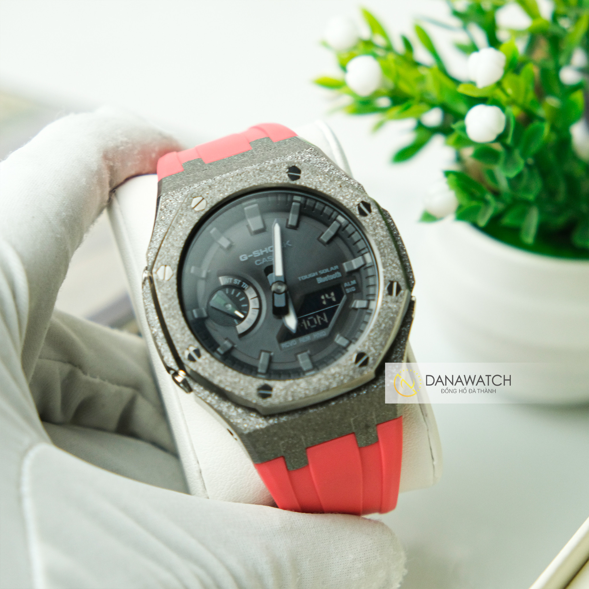 G-Shock GA-B2100-3ADR Custom với vỏ kim loại và dây cao su nổi bật
