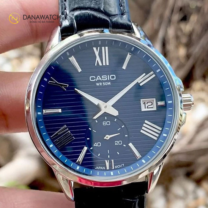 Cận cảnh mặt kính khoáng bền bỉ của đồng hồ nam Casio MTP-EX100L-2AVDF