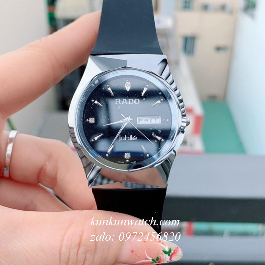 Đồng Hồ Rado Nam Mặt Tròn: Khám Phá Sự Kết Hợp Tinh Hoa Cổ Điển và Đổi Mới Hiện Đại