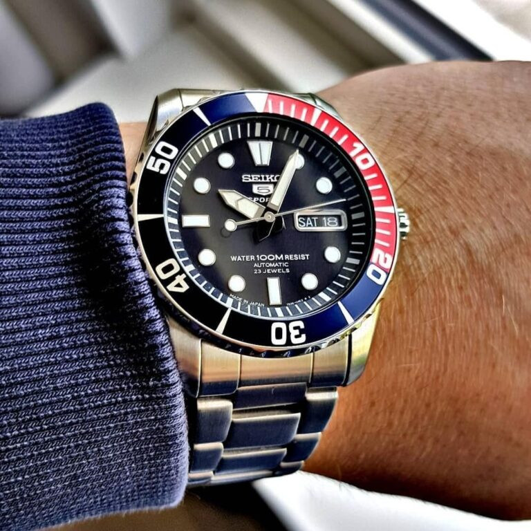 Đồng hồ Seiko SNZF15J với thiết kế thể thao mạnh mẽ dưới 5 triệu đồng