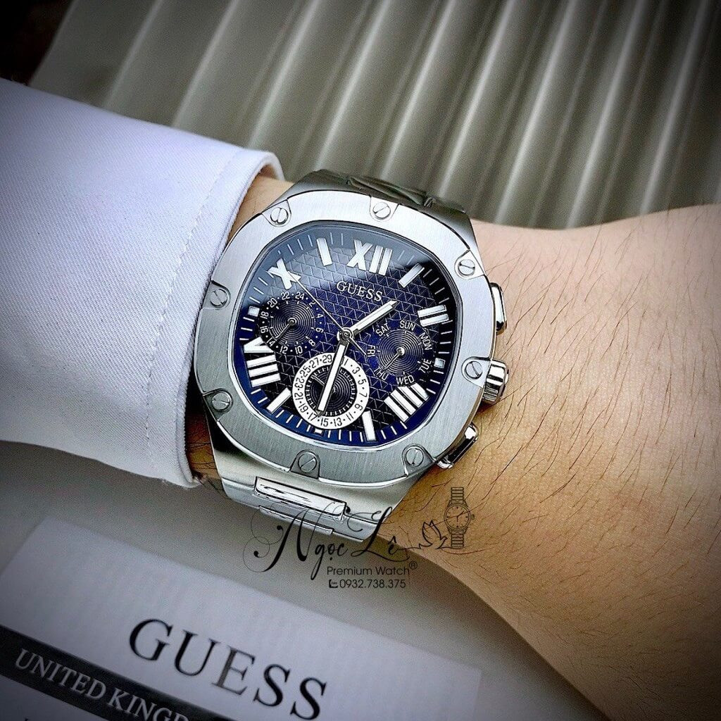 Mặt đáy và thông số của đồng hồ Guess nam GW0572G1