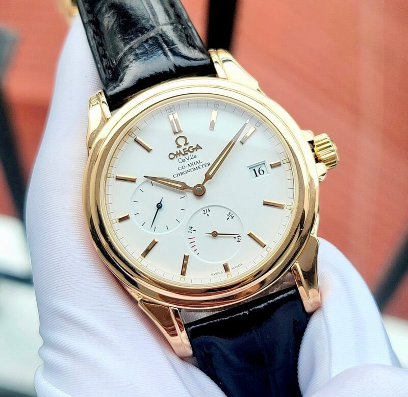 Độ bền vượt trội của mặt kính sapphire trên đồng hồ nam Omega