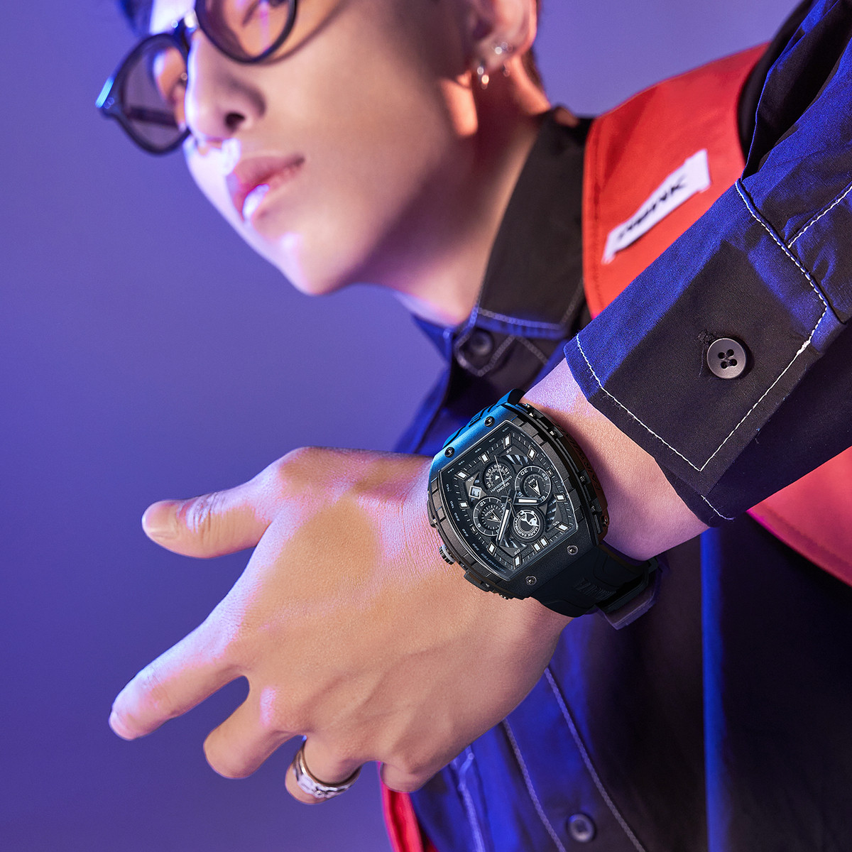 Đồng Hồ Thể Thao Nam Chống Nước: Lựa Chọn Hoàn Hảo Cho Phong Cách Năng Động và Bền Bỉ