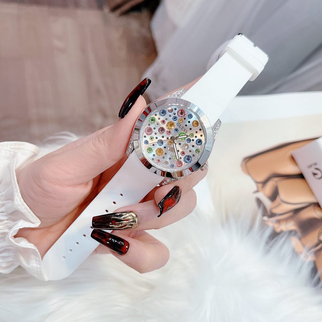 Mẫu đồng hồ Guess nữ chính hãng màu trắng với mặt đính đá 7 sắc lấp lánh