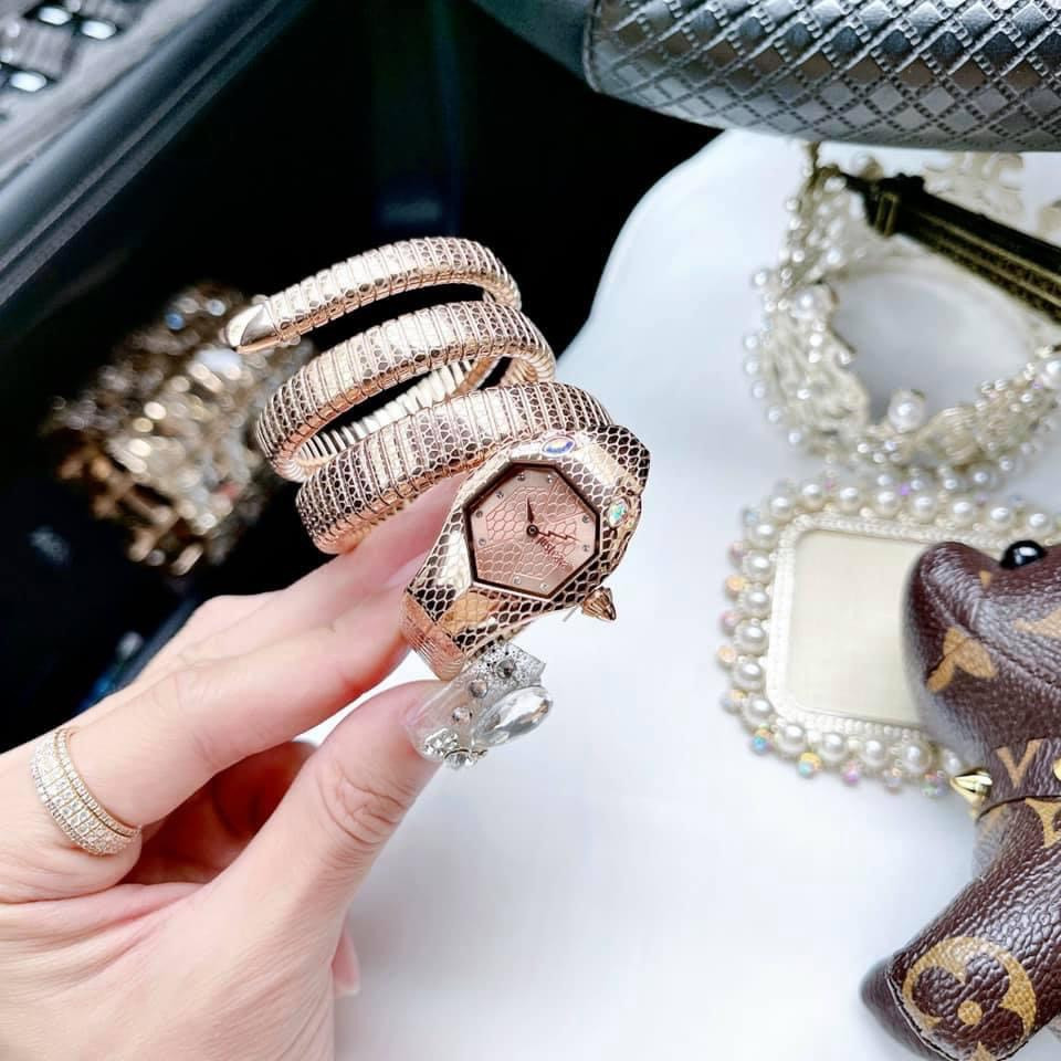 Cận cảnh đồng hồ Just Cavalli đầu rắn nữ chính hãng với dây đeo tinh xảo