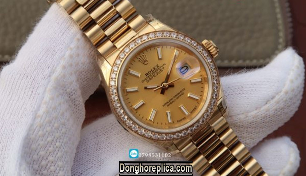 Mẫu đồng hồ nữ Rolex dây mạ vàng với thiết kế vỏ khung và dây đeo tinh xảo