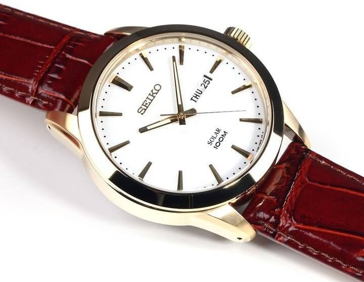 Đồng hồ Seiko Solar 100M nữ với mặt số vàng và dây da đỏ trẻ trung